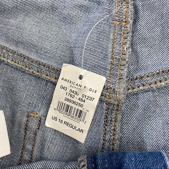 AMERICAN EAGLE Medium Wash Distressed Mom Jeans New - Picture 5 of 9